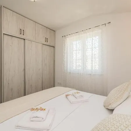 Villa Luxury With Heated Pool And Jacuzzi 02 *