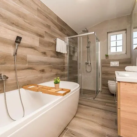 Luxury With Heated Pool And Jacuzzi 02