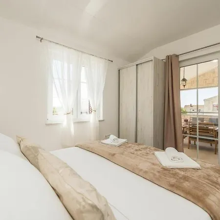 Villa Luxury With Heated Pool And Jacuzzi 02
