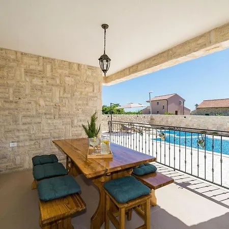 فيلة Luxury With Heated Pool And Jacuzzi 02 *