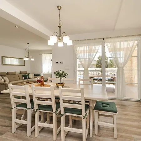 Luxury With Heated Pool And Jacuzzi 02 * بريفلاكا