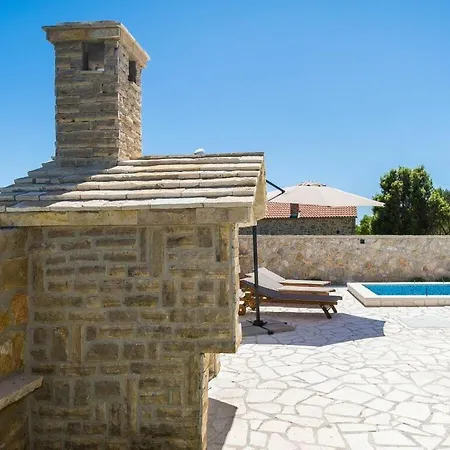 Villa Luxury With Heated Pool And Jacuzzi 02